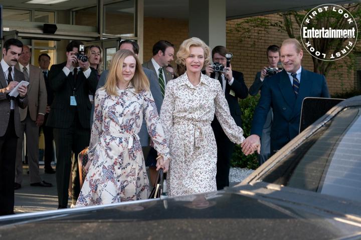 Michelle Pfeiffer, Aaron Eckhart, and Dakota Fanning in The First Lady (2022)