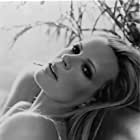 Kim Basinger به عنوان Judith Kuttner
