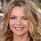 Michelle Pfeiffer به عنوان Maggie Blake