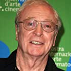 Michael Caine به عنوان Alfred