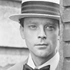 Brad Dourif به عنوان Salesman