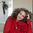 Andie MacDowell به عنوان Becky