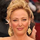 Virginia Madsen به عنوان Maria Sunderland