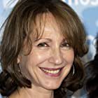 Nathalie Baye به عنوان Paula Abagnale