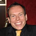 Warwick Davis به عنوان Goblin Bank Teller