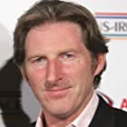 Adrian Dunbar به عنوان Dr. Hart