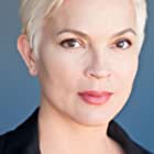 Elizabeth Gracen به عنوان Beth