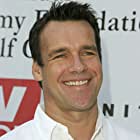 David James Elliott به عنوان Sgt. Larry Pinkerton