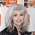 Emmylou Harris به عنوان Self