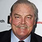 Stacy Keach به عنوان Warden Henry Pope