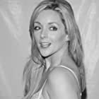 Jane Krakowski به عنوان Mrs. Dickinson