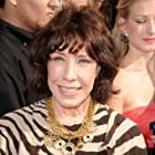 Lily Tomlin به عنوان Aunt May