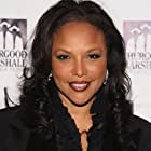 Lynn Whitfield به عنوان Suzanne