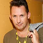 Harland Williams به عنوان Elliot aka Buckethead