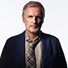 Andrew Airlie به عنوان Carrick Grey