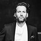Eion Bailey به عنوان Jim Matthews