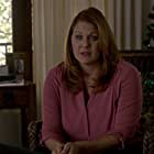 Jenica Bergere به عنوان Hotel Clerk