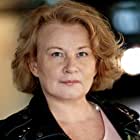 Elizabeth Saunders به عنوان Donna