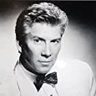 Michael Buffer به عنوان Stoker Announcer