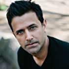 Navin Chowdhry به عنوان Deven