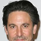 Scott Cohen به عنوان Mike Mansfield
