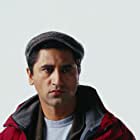 Cliff Curtis به عنوان Detective Flores