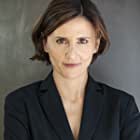 Anne Day-Jones به عنوان Office Manager