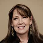 Ann Dowd به عنوان Aunt Lydia Clements