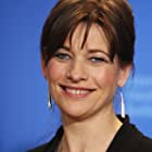 Kerry Fox به عنوان Irene Smythe