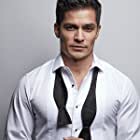 Nicholas Gonzalez به عنوان Justin Kellogg