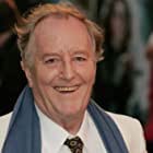 Robert Hardy به عنوان Charles Augustus Milverton