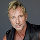 Matthias Hues به عنوان Mr. Samuelson