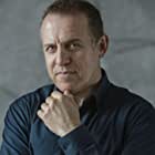 Nigel Lindsay به عنوان Sir Robert Peel