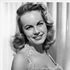 Terry Moore به عنوان Linda Pendleton