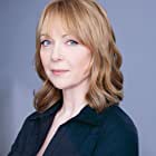Vickie Papavs به عنوان Karen Davis