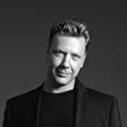 Mikael Persbrandt به عنوان Victor Karlosson
