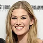 Rosamund Pike به عنوان Moiraine Damodred