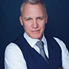 Terry Serpico به عنوان Jon Van Luytens