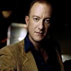 John Shaw به عنوان Doug Roth