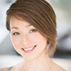 Emily Shelton به عنوان Japanese Journalist