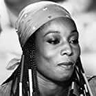 Madge Sinclair به عنوان Queen Aoleon