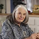 Lois Smith به عنوان Mrs. Glenn