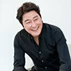Kang-ho Song به عنوان Detective Park Doo-man