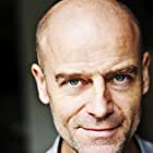 Pip Torrens به عنوان Tommy Lascelles