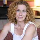 Gwynyth Walsh به عنوان Jo Ellen