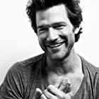 Johnny Whitworth به عنوان Vernon