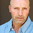 Peter Woodward به عنوان Jonah Coleridge