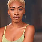 Chanell Bell به عنوان Dr. Lauryn Williams