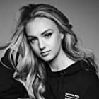 Lilly Krug به عنوان Jamie