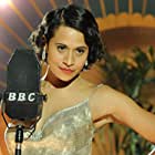 Angel Coulby به عنوان Intern #2